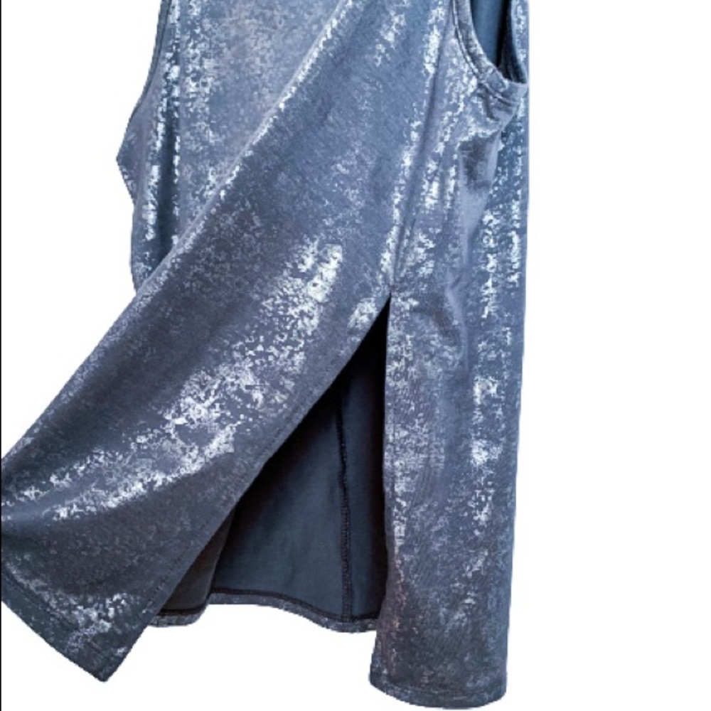 ⭐️All In Motion silver tank - Picture 3 of 5